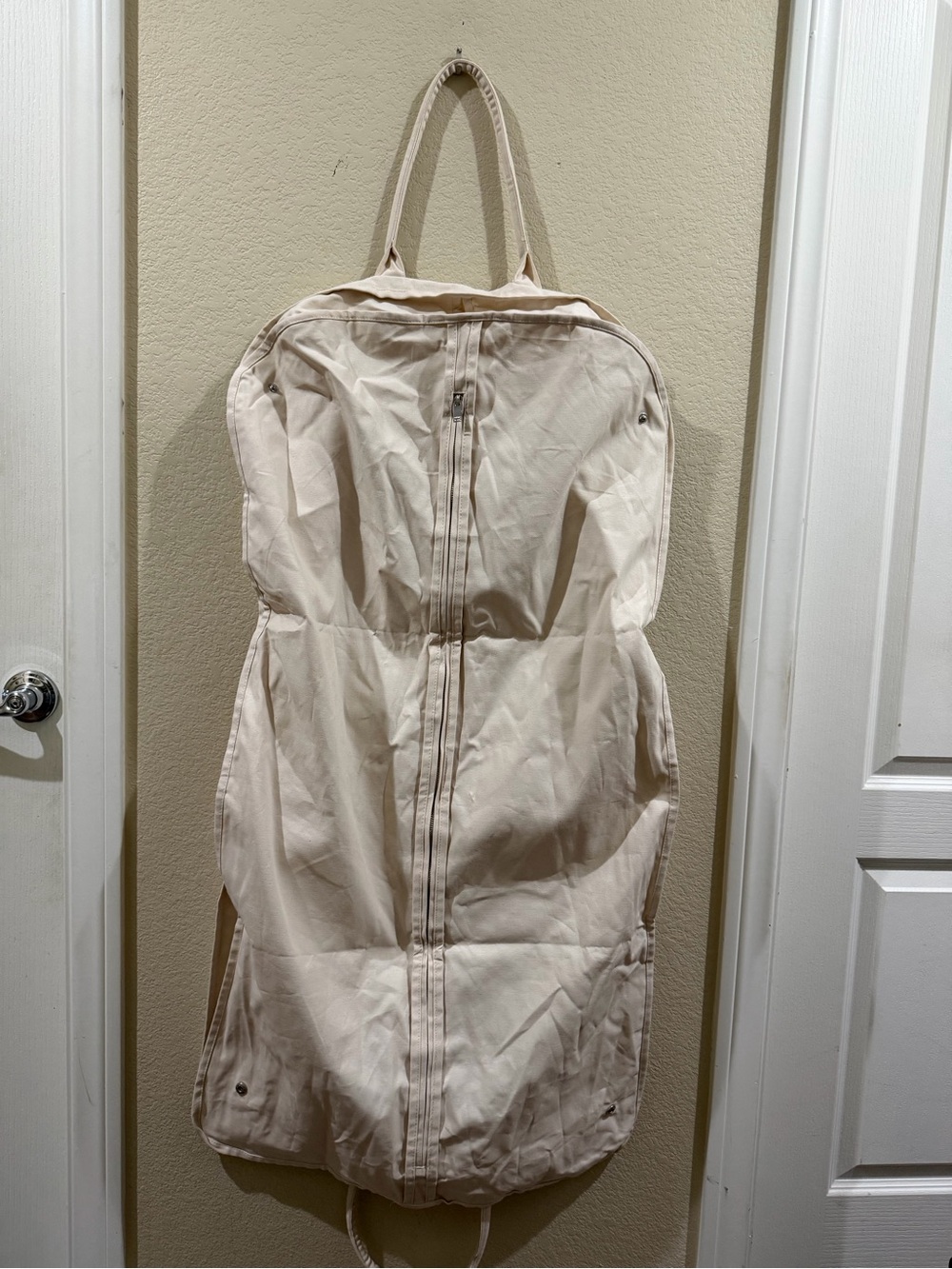 Alexander McQueen Cream garment Bag with Black Logo - Picture 3 of 8